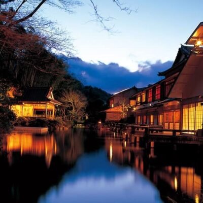 Descubra 7 ryokans japoneses imperdíveis para uma experiência autêntica.