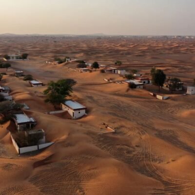 Explorando uma cidade soterrada por areia: conheça mais sobre cidades submersas.