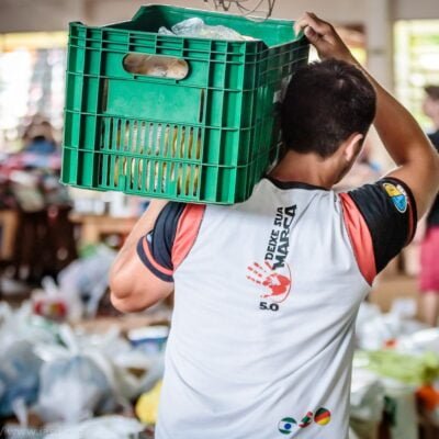 Saiba como ajudar vítimas das enchentes no RS através de iniciativas solidárias.