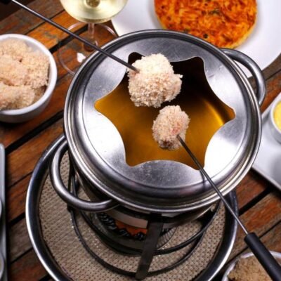 Desfrute do friozinho: descubra os melhores lugares para fondue no Rio de Janeiro.