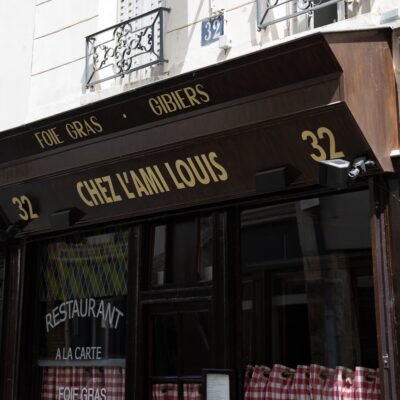 LVMH adquire histórico restaurante em Paris com mais de 100 anos de tradição.