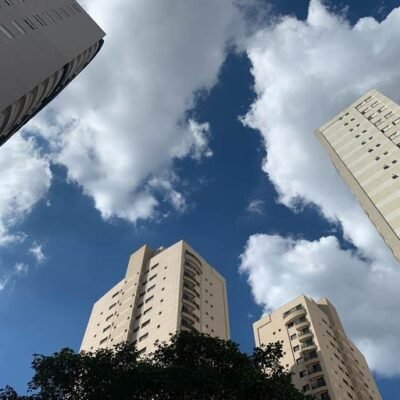 Pesquisa revela otimismo de 62% dos empresários sobre mercado imobiliário em 2023.