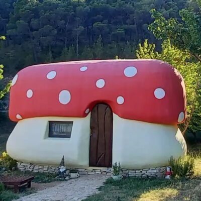 Descubra todos os segredos da renomada hospedagem ‘Casa Cogumelo’ na Croácia.