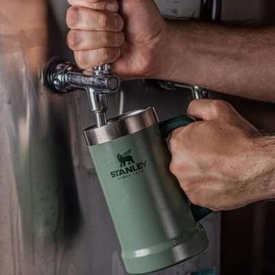 Mantenha sua cerveja gelada por mais tempo com um copo térmico especial.