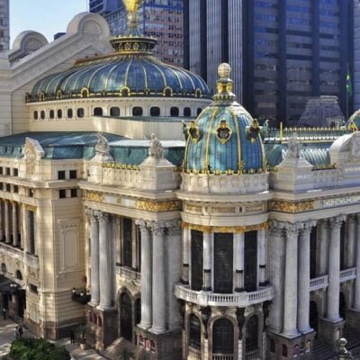 Theatro Municipal celebra 115 anos com apresentações gratuitas de óperas de Puccini.