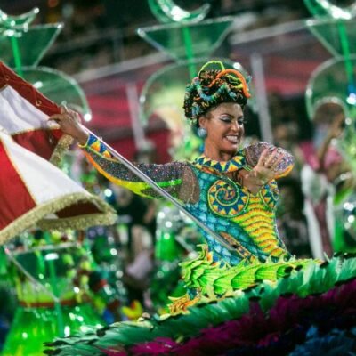 Descubra o preço dos ingressos para o Carnaval 2025 na Sapucaí!