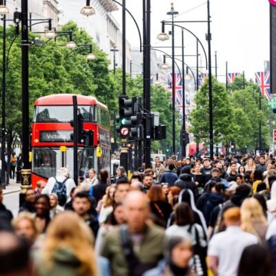 Impacto negativo do turismo de massa no mercado: especialistas analisam os impactos.