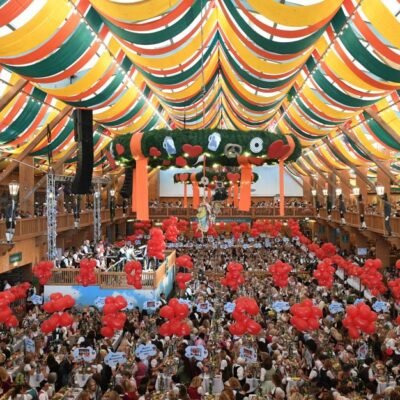 Saiba mais sobre as maiores Oktoberfests do mundo: localização e curiosidades.