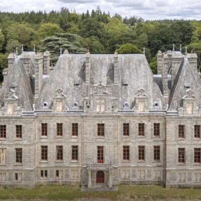 Castelo francês de 27 quartos à venda por R$ 40 milhões – Fotos exclusivas.