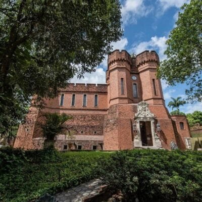 Casamento de João Gomes no Castelo de Brennand em Pernambuco: Escultura Arquitetônica Imperdível | Edifícios