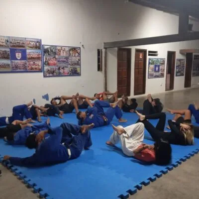 Descubra como a Prefeitura de Búzios está transformando vidas com aulas gratuitas de Jiu-Jitsu para jovens na cidade