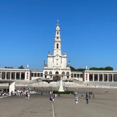 Descubra o roteiro completo para a visita ao Santuário de Fátima, Portugal.