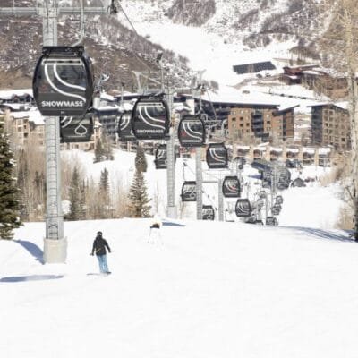 Novo teleférico de alta velocidade na famosa estação de esqui Aspen Snowmass