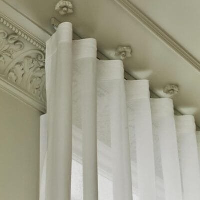 Cortina Linho Flame Gaze Trilho Suíço 4,00×2,80 Sanca Alta (Branco)