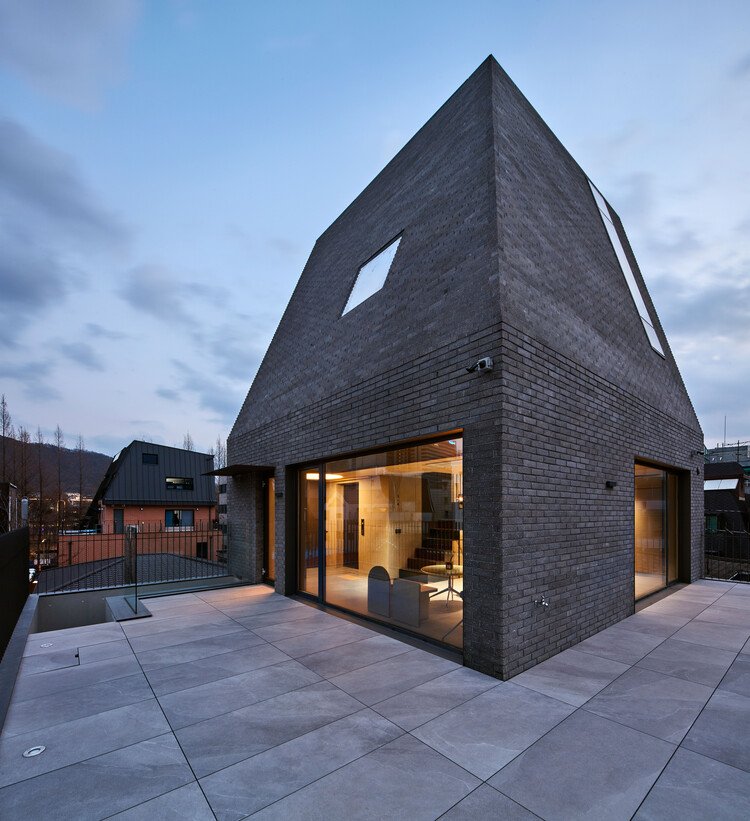 UjooHyun Neighbourhood Living Facility / Chun Architects - Exterior Photography