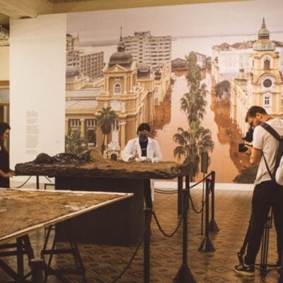 Museu de Arte do Rio Grande do Sul Reabre com Exposição Impactante sobre os Efeitos da Enchente.