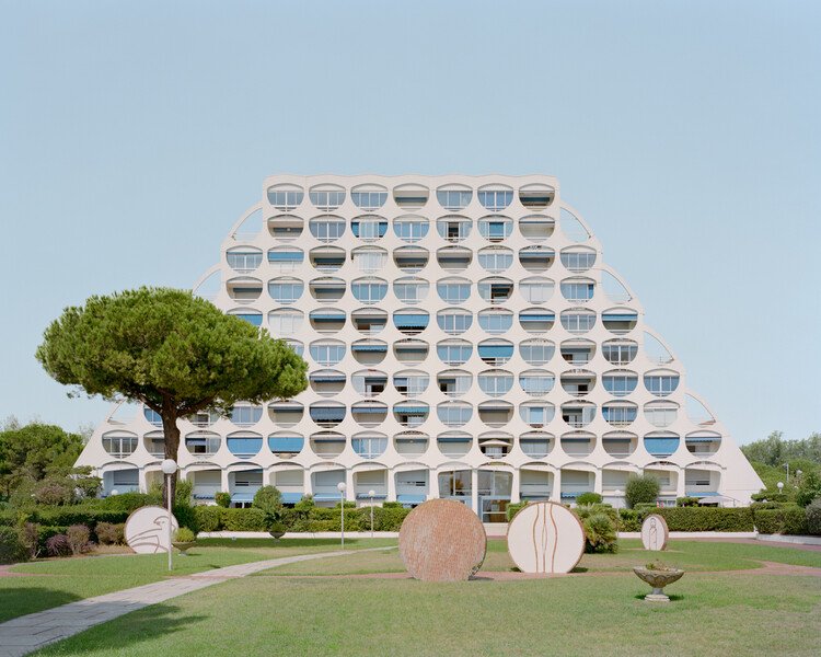 The Fidji apartment building. Image © Charly Broyez & Laurent Kronental