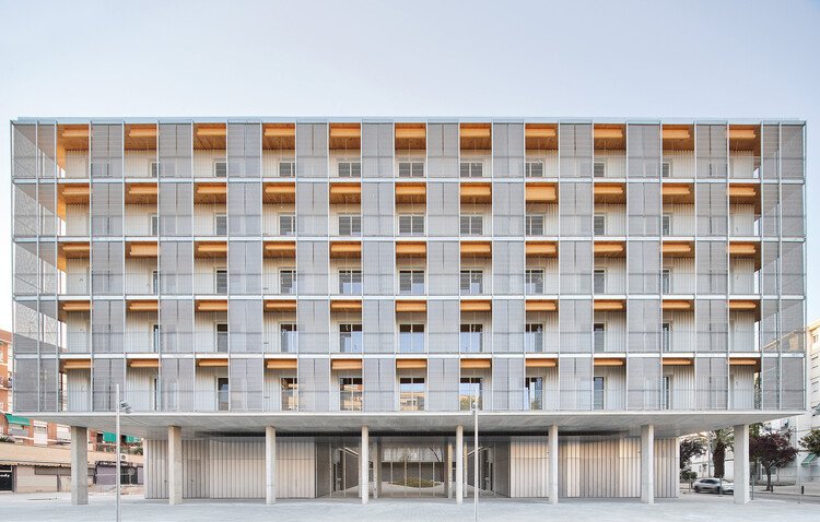 85 Habitações Sociais em Cornellà / Peris+Toral.arquitectes. Image Courtesy of Peris+Toral.arquitectes