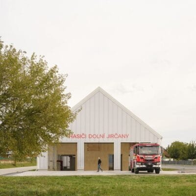 Estação de Bombeiros de Jirčany / SOA Arquitetos