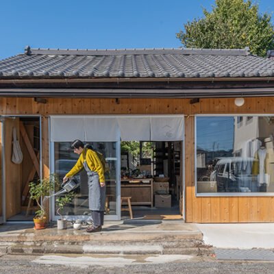 Casa Japonesa de Madeira se Transforma em Armazém Tradicional de Hortifrúti em Kiryu