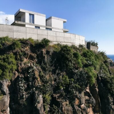 Casa no Serrado da Adega / AA. Arquitetos