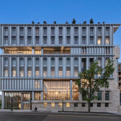 Escola de Políticas Públicas McCourt da Universidade de Georgetown / Arquitetos Roberto A.M Stern