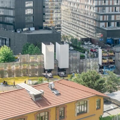 Instalação temporária de andaimes da BARN arq. cria um jardim vertical modular em Istambul