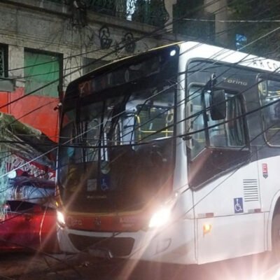 Árvore cai e atinge ônibus e cinco carros na Zona Norte do Rio de Janeiro: veja os detalhes do acidente!