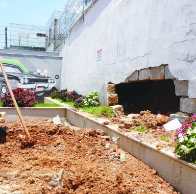 Deslizamento de Terra: Muro de Obra Rompe e Atinge Condomínio Vizinhos