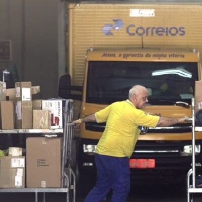 Correios inadimplentes: calote de R$ 2,7 milhões em fundo de investimentos.