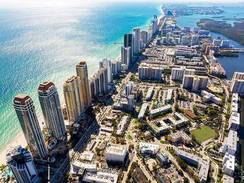 Luxuosos edifícios em Sunny Isles Beach