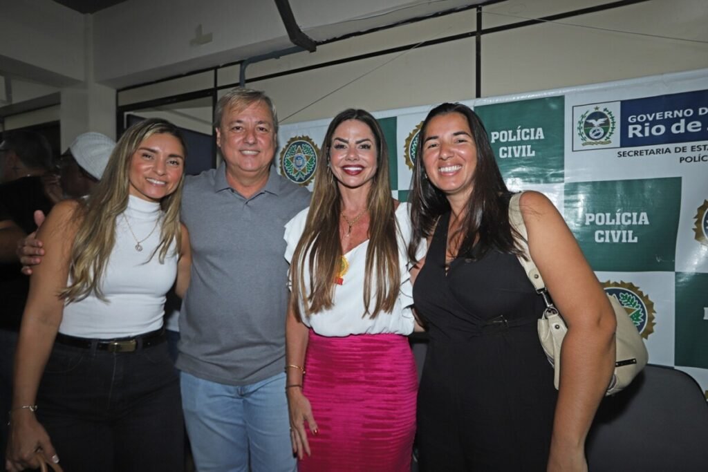 Delegada Flávia Monteiro em sua posse