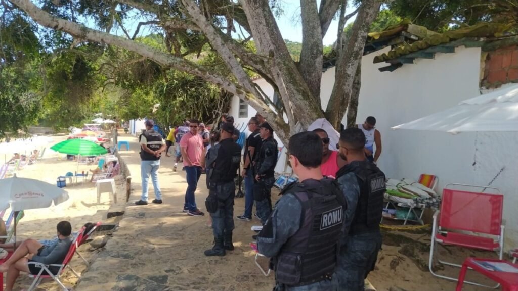 Ambulantes na Praia da Azeda