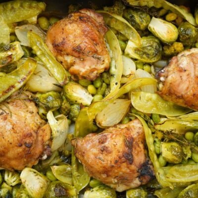 Sobrecoxa de Frango Assada com Legumes: Uma Deliciosa Fusão da Dieta Mediterrânea e Brasileira