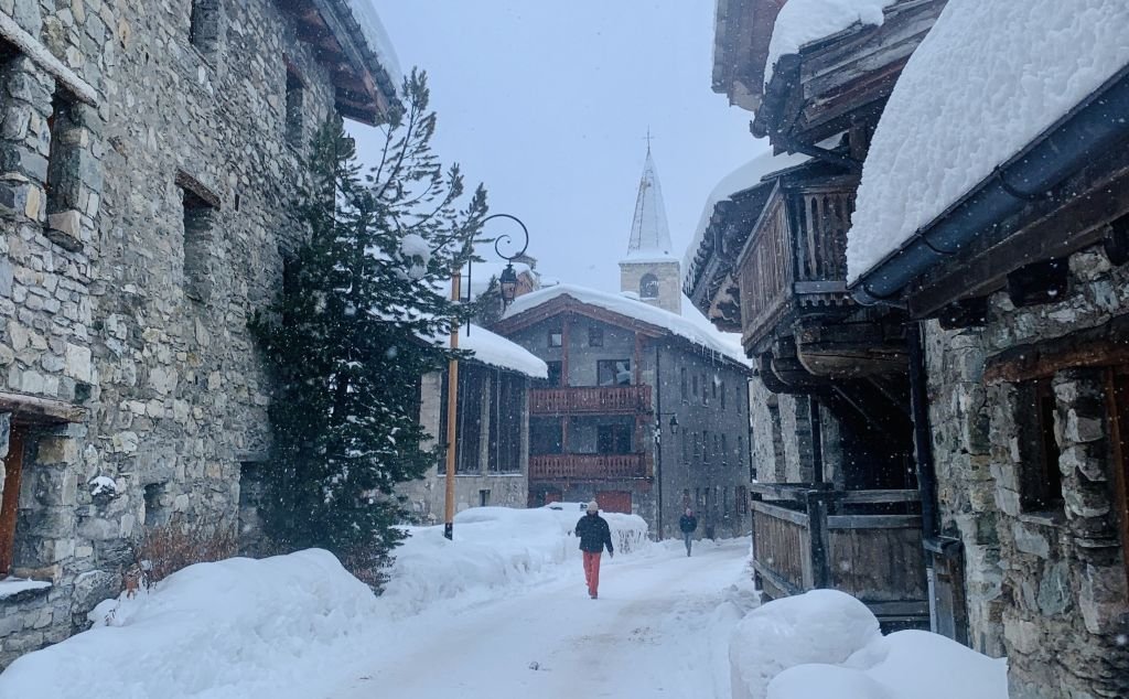 Igrejinha barroca de 1664 no vilarejo de Val d’Isère