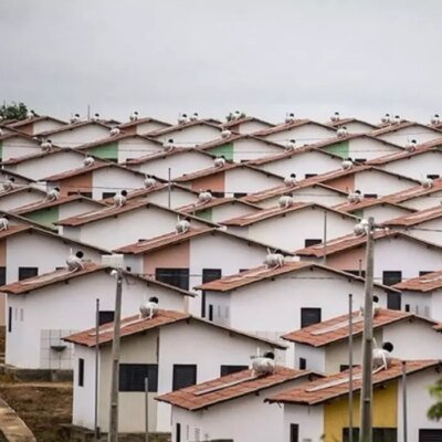 Mensalmente, 760 famílias em SC aguardam pela entrega de suas casas: uma realidade preocupante!