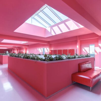 Pessoas em Rosa: Atmosfera, Identidade e Experimentação no Design de Interiores