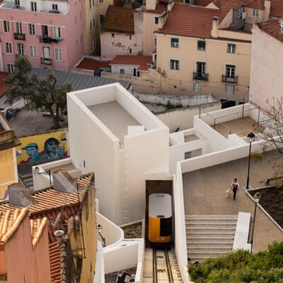 Atelier Bugio adapta o funicular Graça ao terreno acidentado de Lisboa.