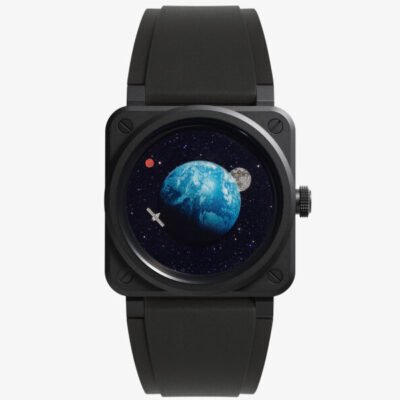 Bell & Ross traz a Terra, a Lua e Marte para a órbita do relógio BR-03 Astro para marcar o tempo.