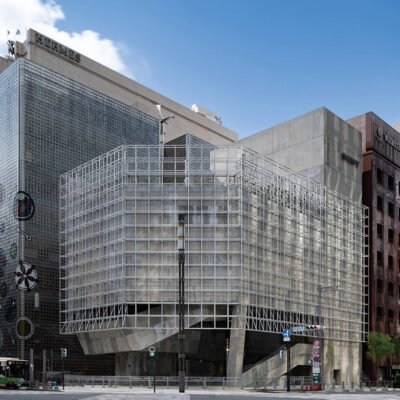 Ginza Sony Park é inaugurado com uma promenade vertical que conecta o horizonte de Tóquio aos espaços subterrâneos