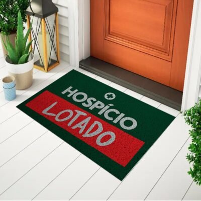Tapete Capacho Divertido e Criativo Frase – Hospício Lotado – Fundo Verde Ca189