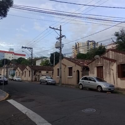 Casas Amarelas de Barão do Triunfo: Um Retrato de Abandono e Vandalismo em Santa Maria