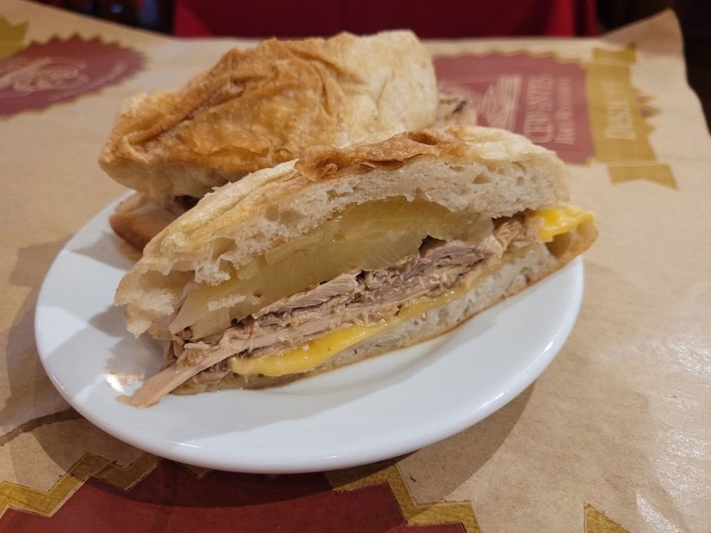 Sanduíche de Pernil