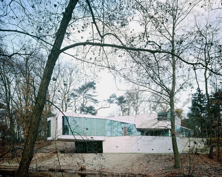 Möbius House, Naarden, Netherlands, 1993-98. Image © Christian Richters. Courtesy of UNStudio