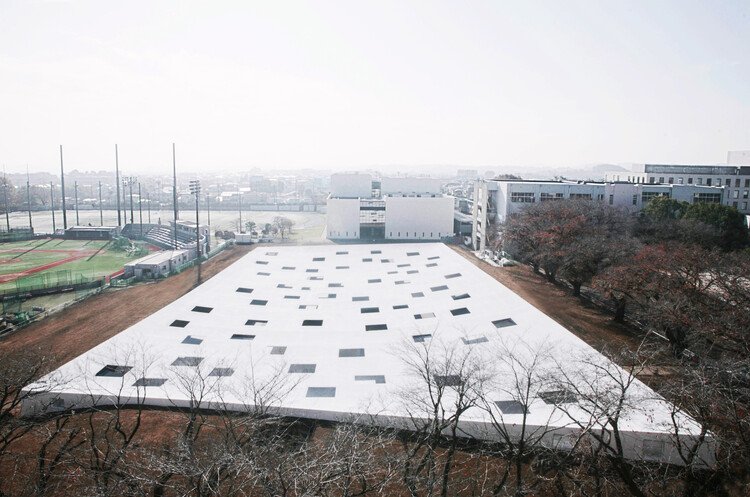 Pça do Instituto de Tecnologia de Kanagawa / junya ishigami + associates. Imagem cortesia de Junya Ishigami + Associates