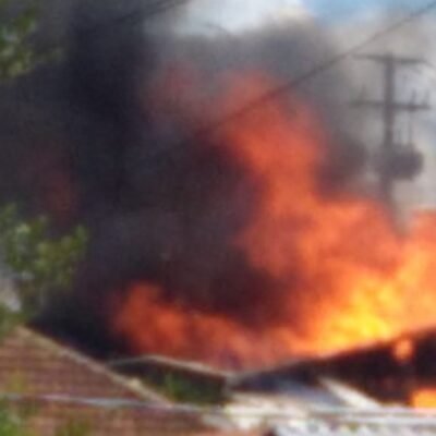 Incêndio Devasta Imóvel em Três Passos Durante a Tarde de Domingo: Assista ao Vídeo do Incidente!