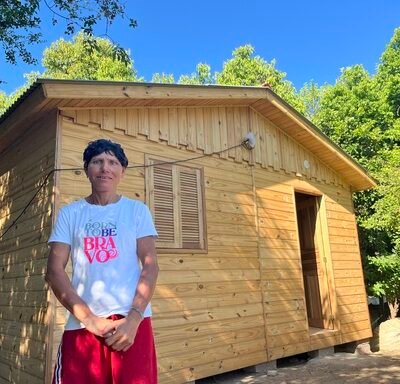 Conheça Claudia, a recicladora que transformou sua vida com uma nova casa em Santa Maria!