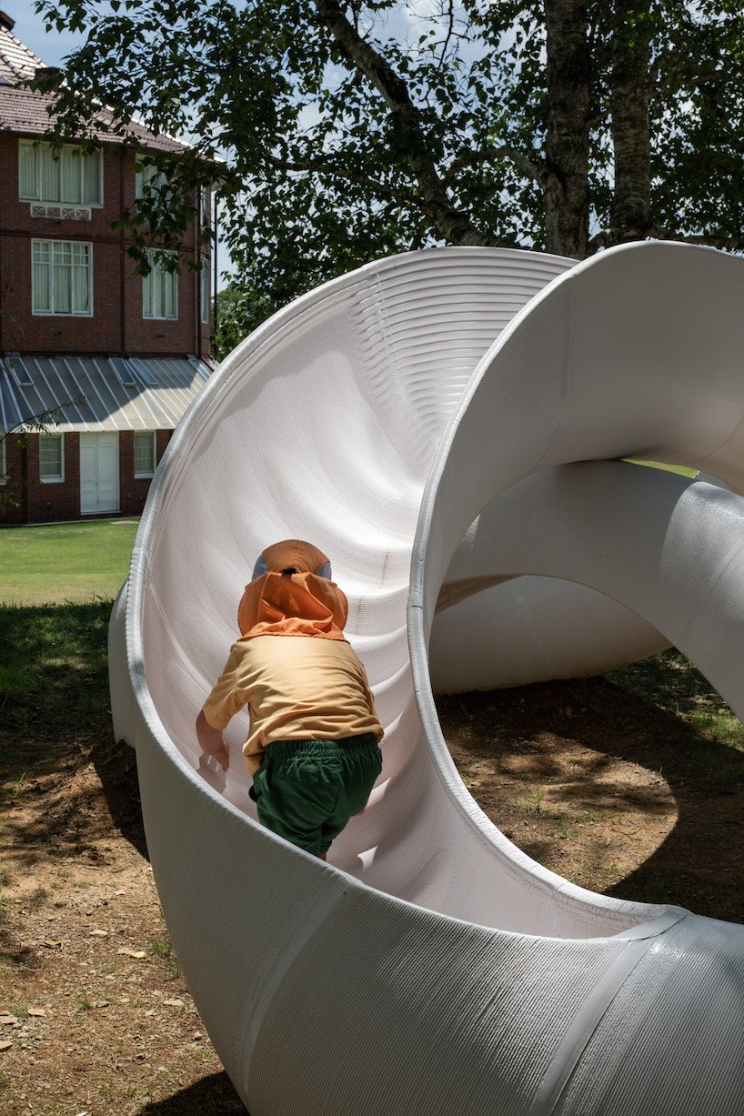 VUILD's 3D-printed slide loops like moebius strip for intuitive play in japan park