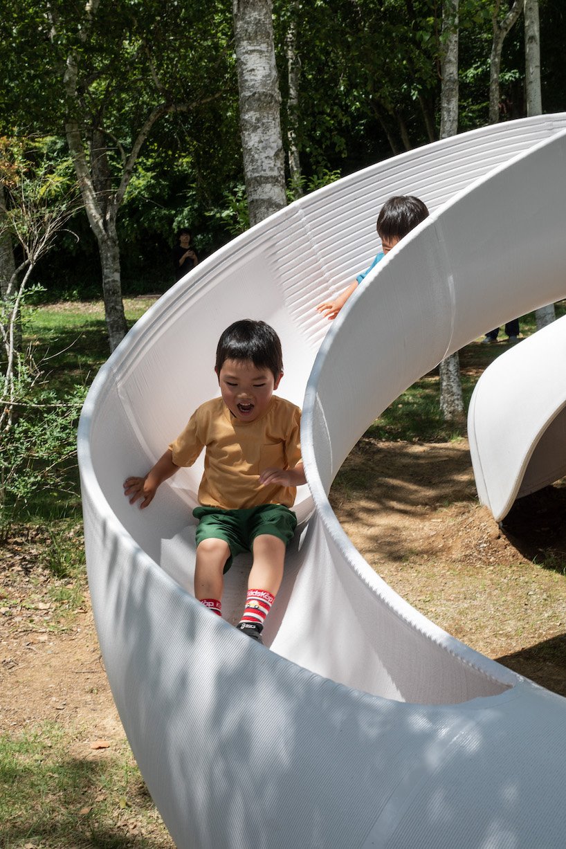 VUILD eliminates separations between climbing and sliding, allowing children to freely move between activities