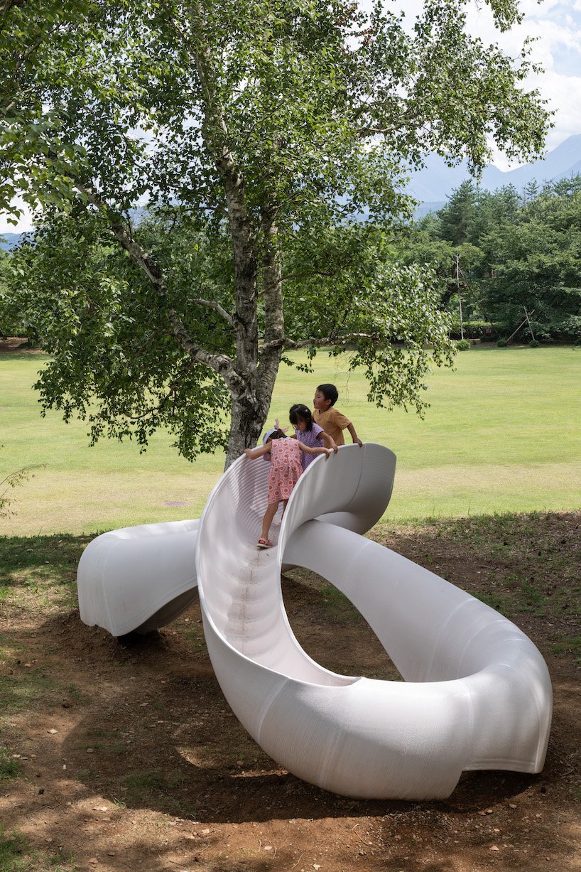 VUILD's 3D-printed slide loops like moebius strip for intuitive play in japan park